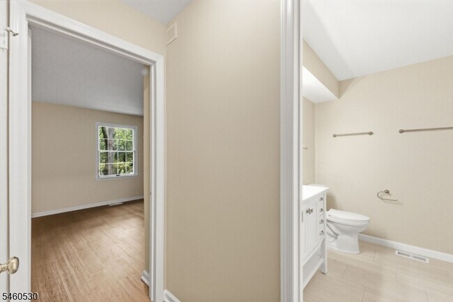 Building Photo - 125 Smithfield Ct