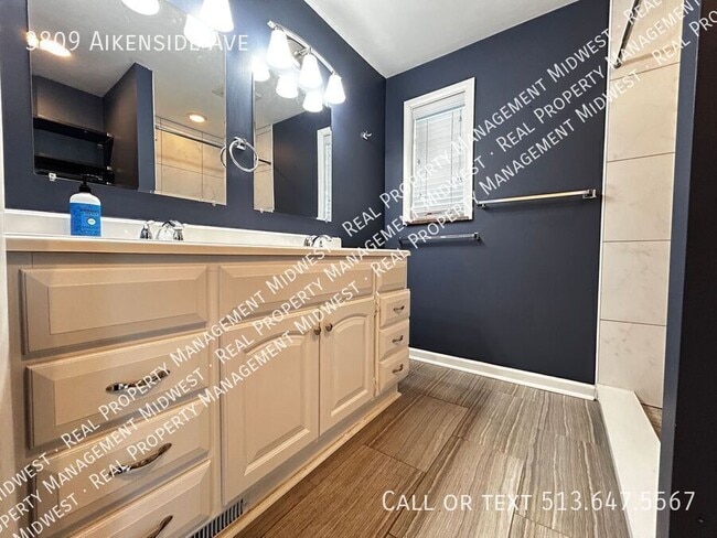 Building Photo - 3809 Aikenside Ave