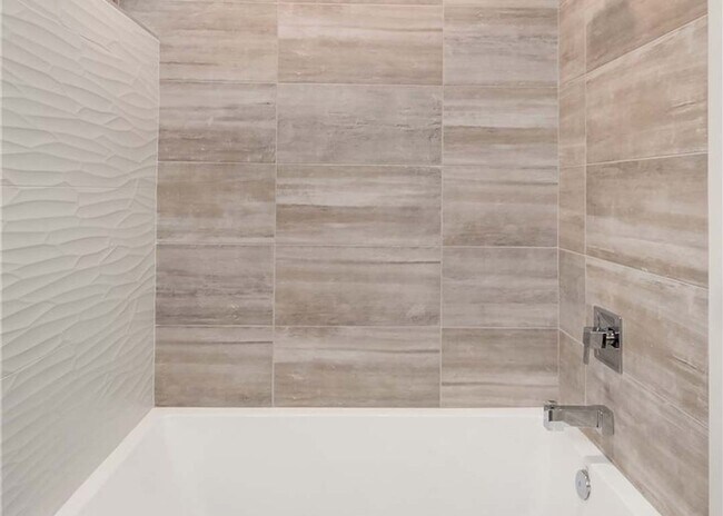 Building Photo - Sophisticated 3 Bedroom Townhome