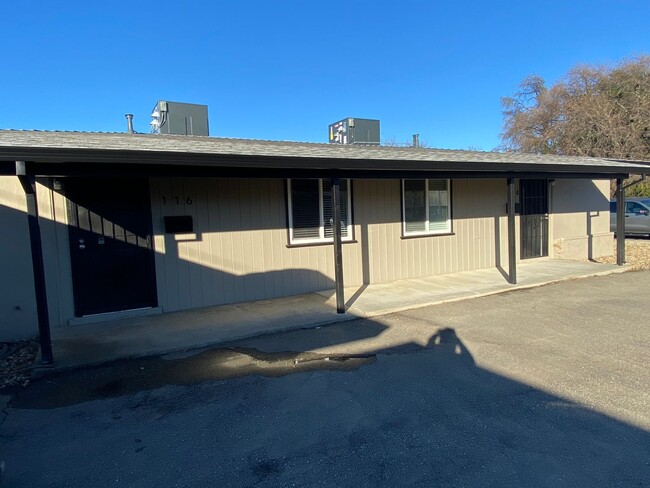 Building Photo - 2bed/1bath duplex 1 block from Vaca High S...