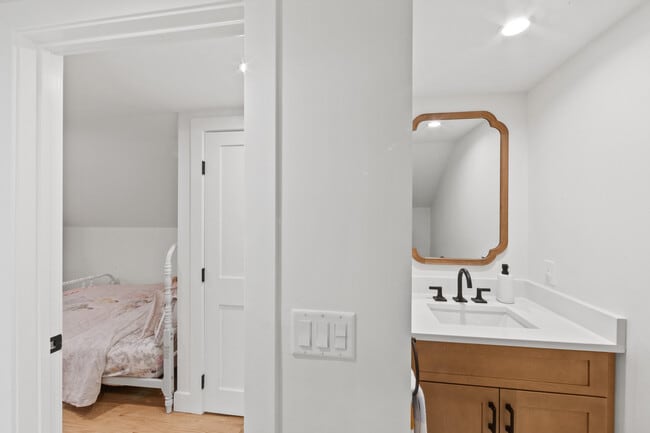 Building Photo - 17-11 Berdan Ave