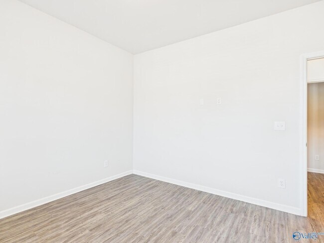 Building Photo - 149 Fernhill Dr NW