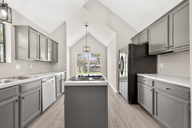 Building Photo - 4906 Pleasure Lake Ln