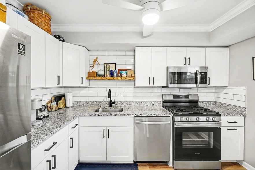 Building Photo - 333 Homeland Southway