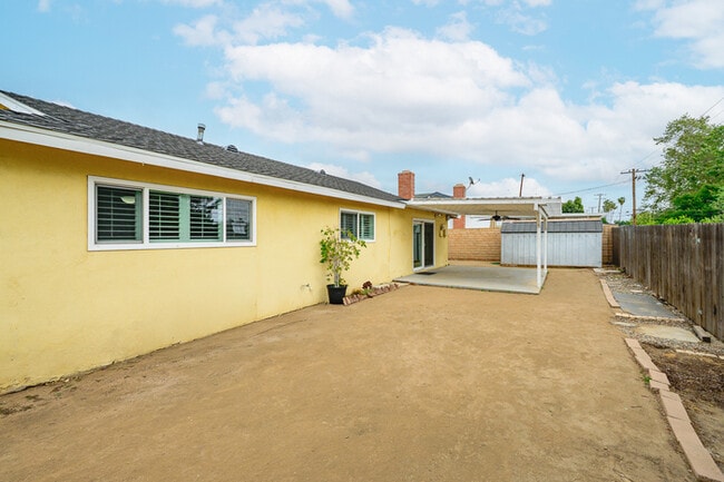 Building Photo - Beautifully Renovated 3BR/2BA Single-Story...
