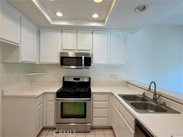 Building Photo - 17 Goldenrod