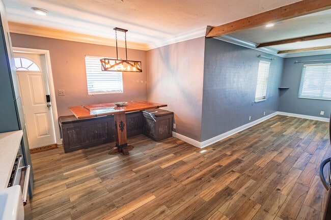 Building Photo - 954 Omar Rd