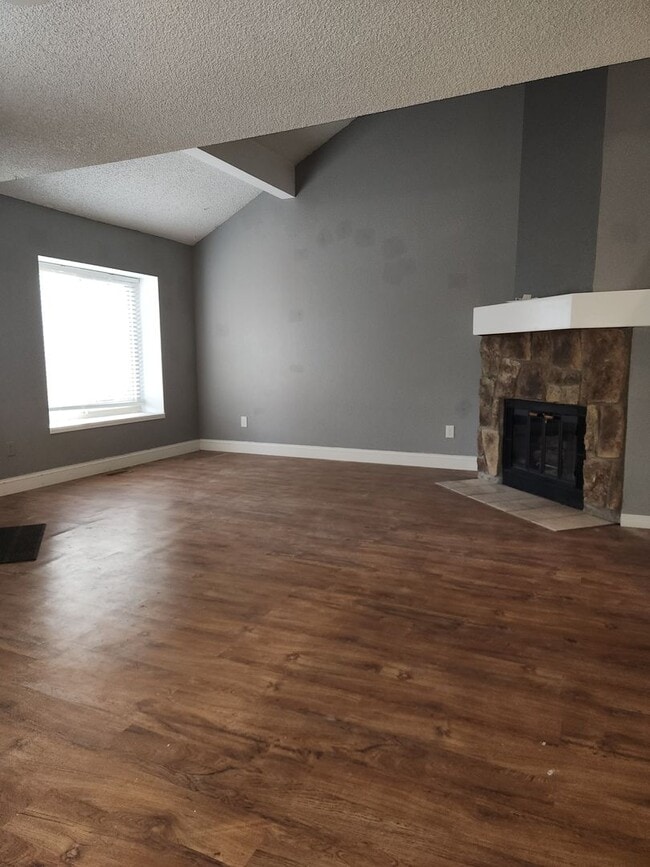 Building Photo - Wonderful townhome unit in Arvada! MOVE IN READY!!