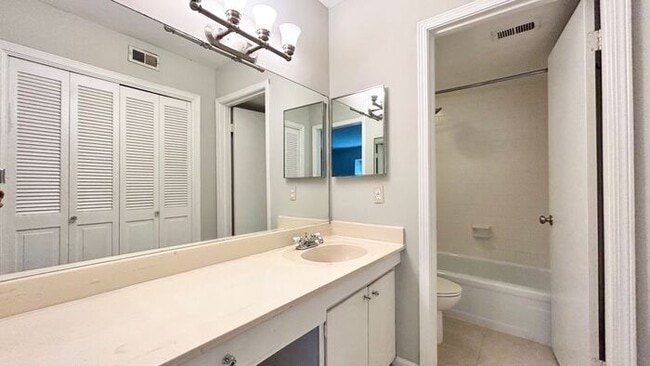 Building Photo - Rare Cross Creek 2 Bedroom-2.5 Bathroom Townhouse, Available NOW!