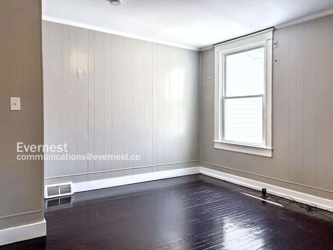 Building Photo - 747 Melville Ave
