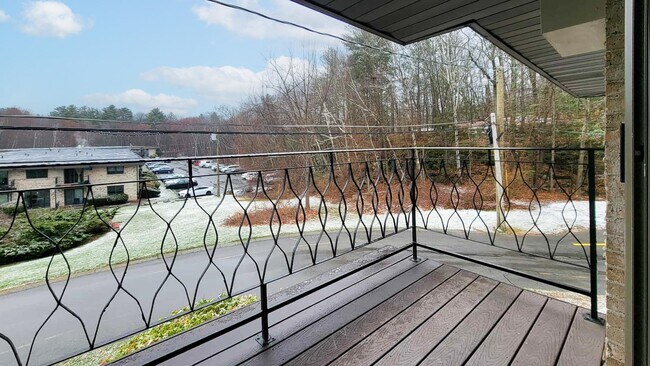 Building Photo - 8 Strawberry Bank Rd