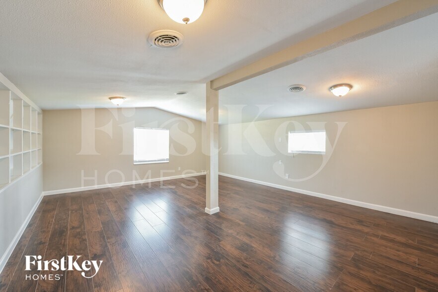 Building Photo - 3603 Canary Dr