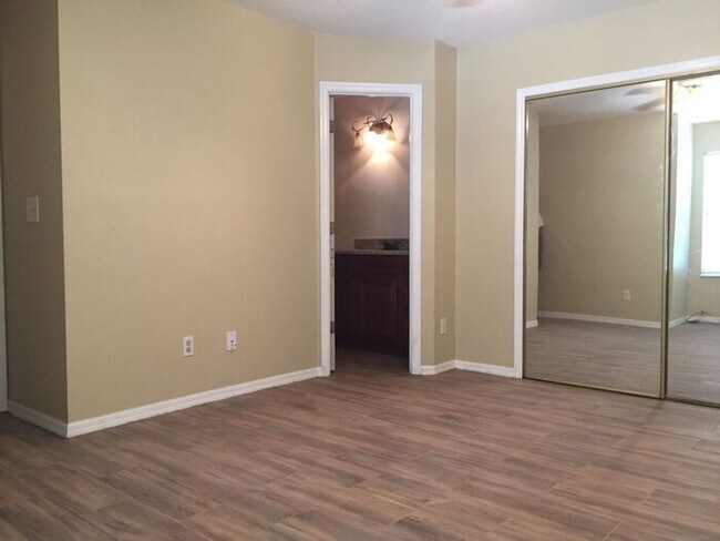 Building Photo - 2/2 Beutiful Condo at Hidden Springs - Dow...