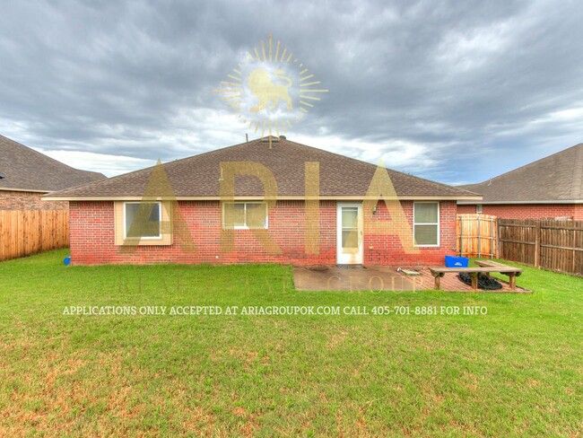 Building Photo - Spacious Edmond Fossil Creek Addition 3 Be...