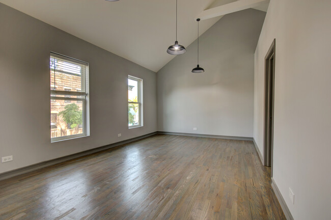 Building Photo - 1659 W 21st St