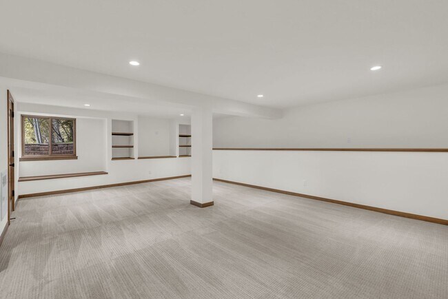 Building Photo - Pinebrook Luxury Remodeled Home