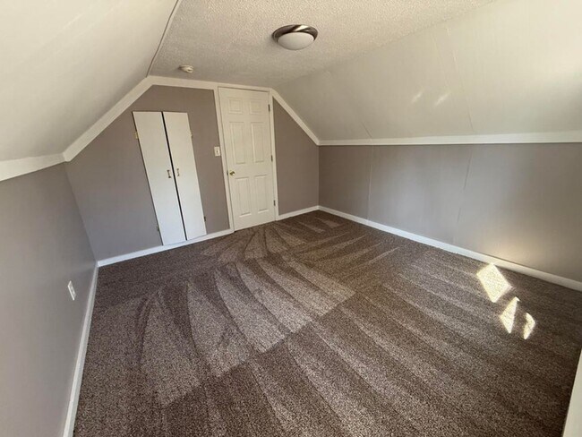 Building Photo - 633 Bagley Ave