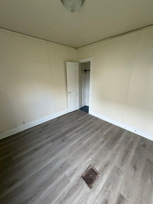 Building Photo - 12706 Parkhill Ave