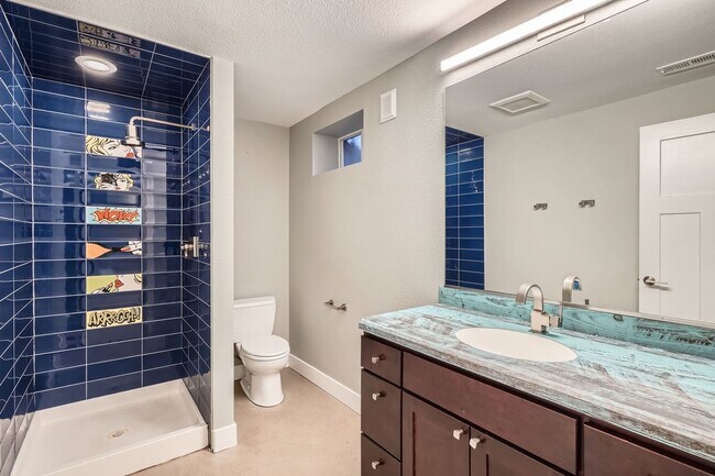 Building Photo - 4 Bed, 2 Bath Duplex in East Colfax – Brig...