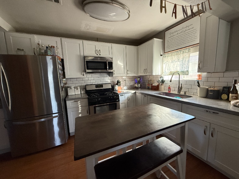 Building Photo - 359 N 21st Ave