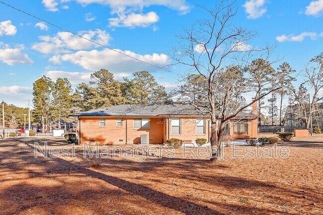 Building Photo - 554 Snow Hill Rd