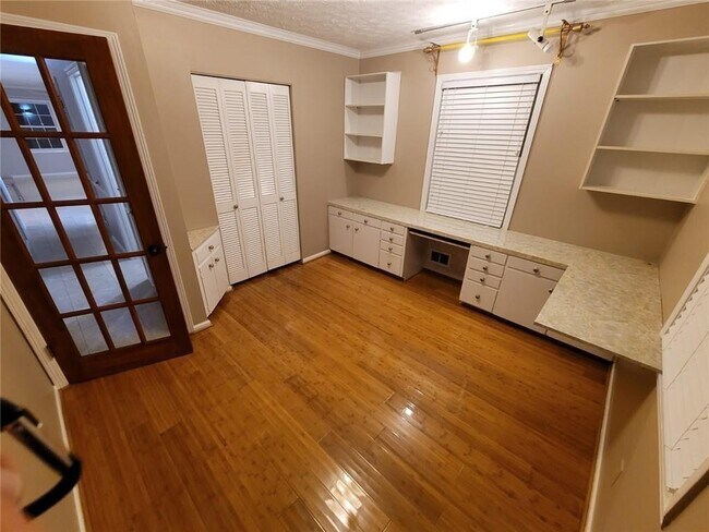 Building Photo - 3490 Pine Hill Dr