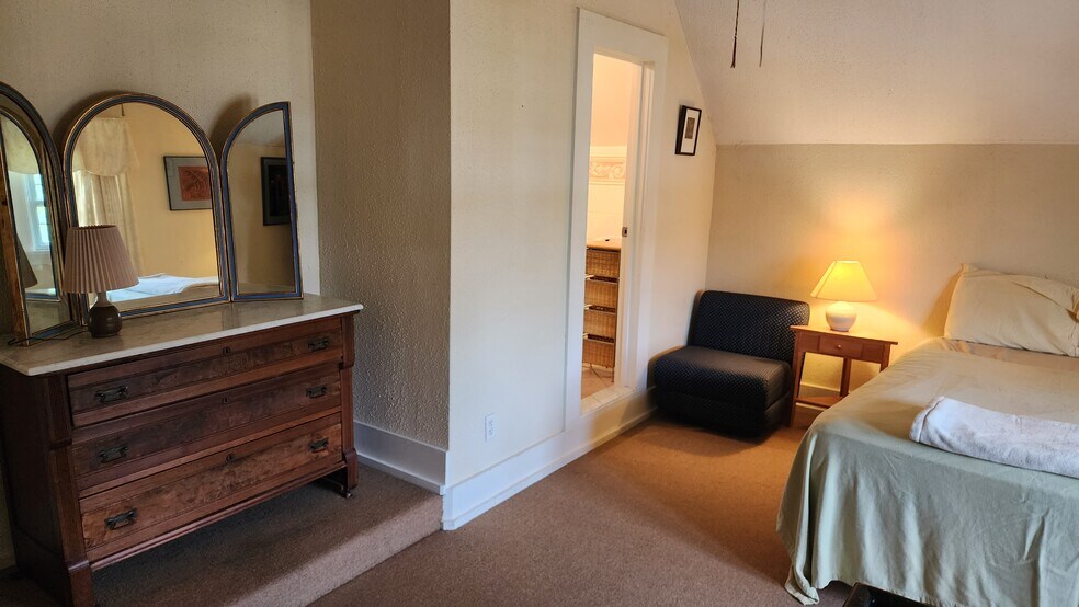 Bedroom - 840 East Ave