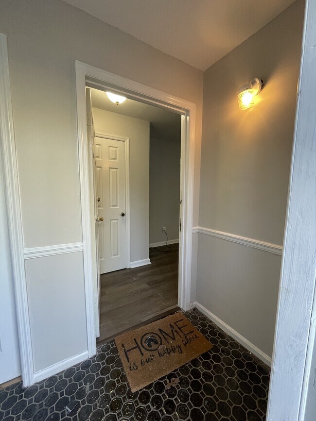 Building Photo - 2206 Country Club Ln