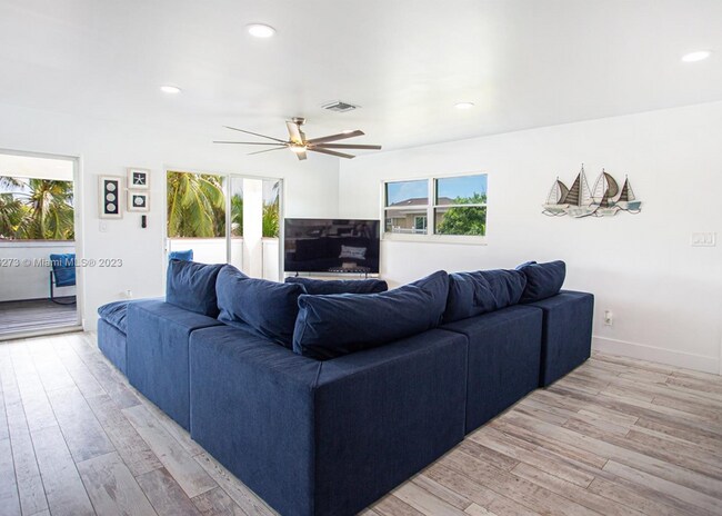 Building Photo - 1623 Venetian Dr