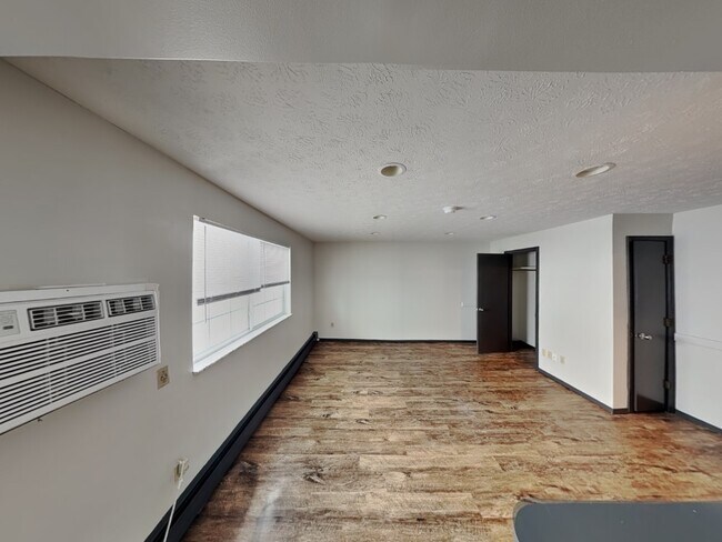 Building Photo - 49 E 14th Ave