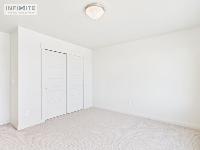 Building Photo - 3 Bedroom plus office space - Modern Comfort in a Peaceful Setting