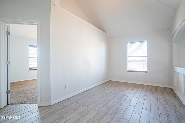 Building Photo - 12501 Sun Haven Dr