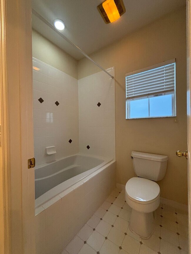 Building Photo - 1107 Croton Pl
