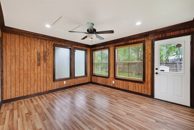 Building Photo - 13907 Old Village Ln