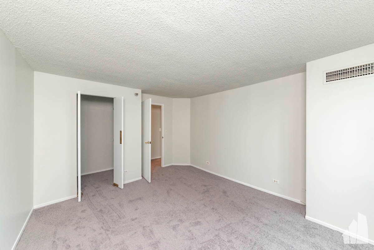 Building Photo - 195 N Harbor Dr