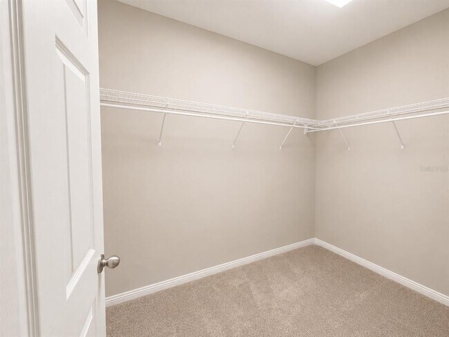 Building Photo - 13029 Oak Hill Way