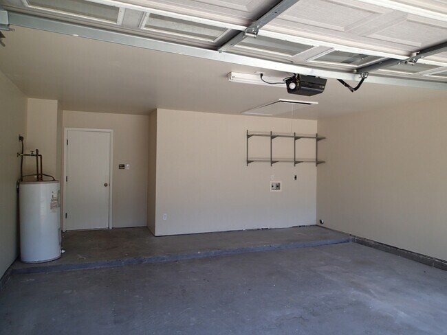 Building Photo - 671 Forest Loop