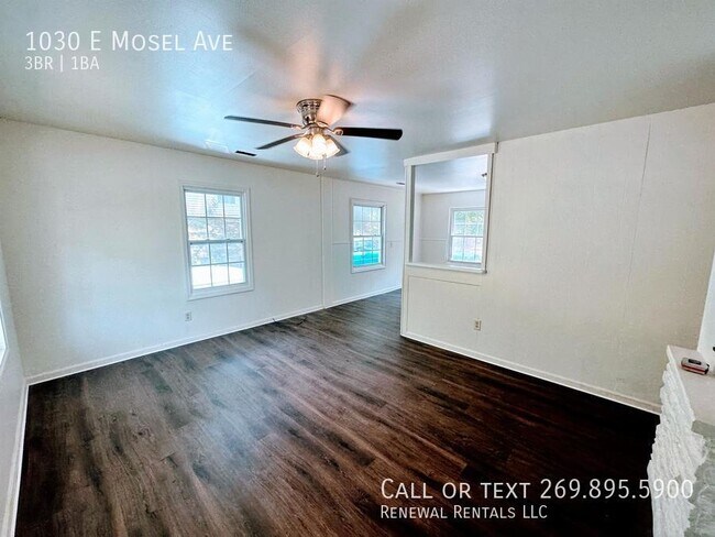 Building Photo - 1030 E Mosel Ave