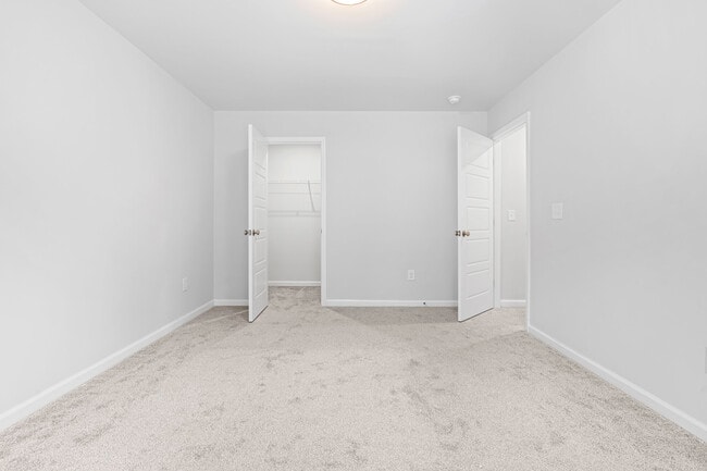Building Photo - 252 Shingle Oak Rd