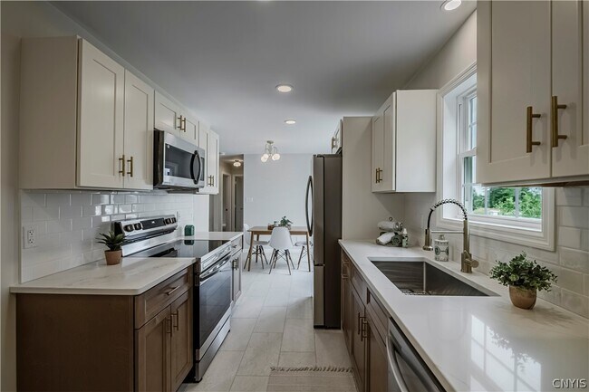 Building Photo - 8 Terrace Hill Dr