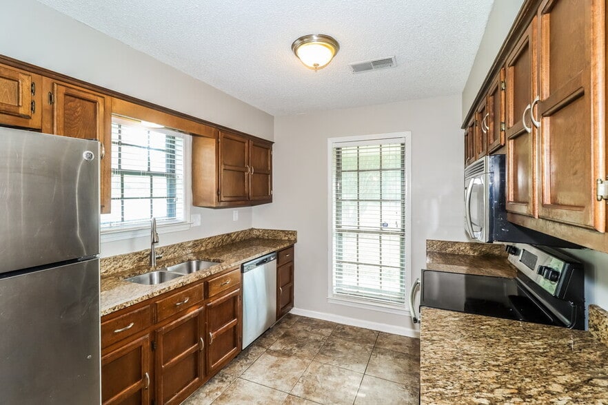 Building Photo - 6708 Henredon Dr