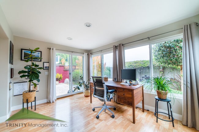 Building Photo - 567 Forrest Bluff