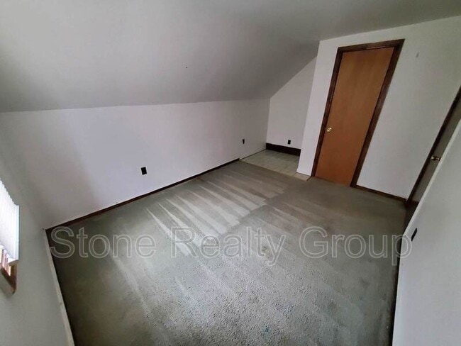 Building Photo - 509 S 5th St