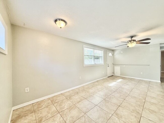 Building Photo - 5852 Monroe St