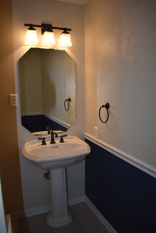 Building Photo - Beautiful Remodeled Home with 3 Bedrooms a...