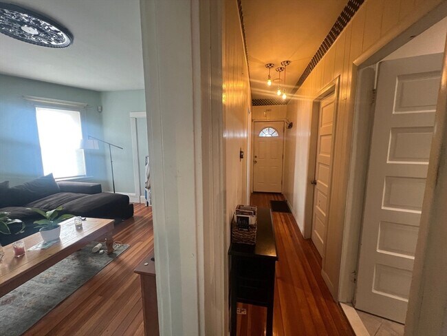 Building Photo - 85 Draper St