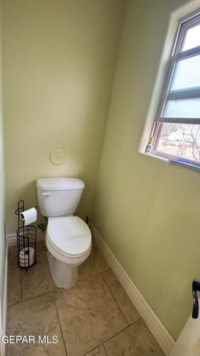 Building Photo - 7381 Black Mesa Dr