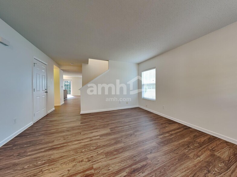 Building Photo - 124 Trayesan Dr