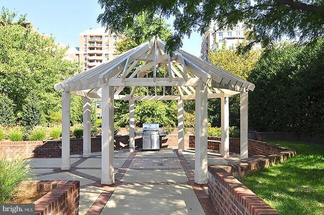 Building Photo - 7500 Woodmont Ave