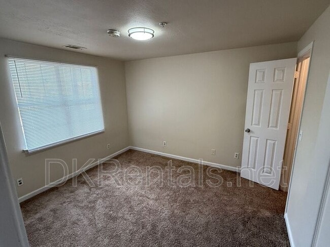 Building Photo - 245 Herndon Way